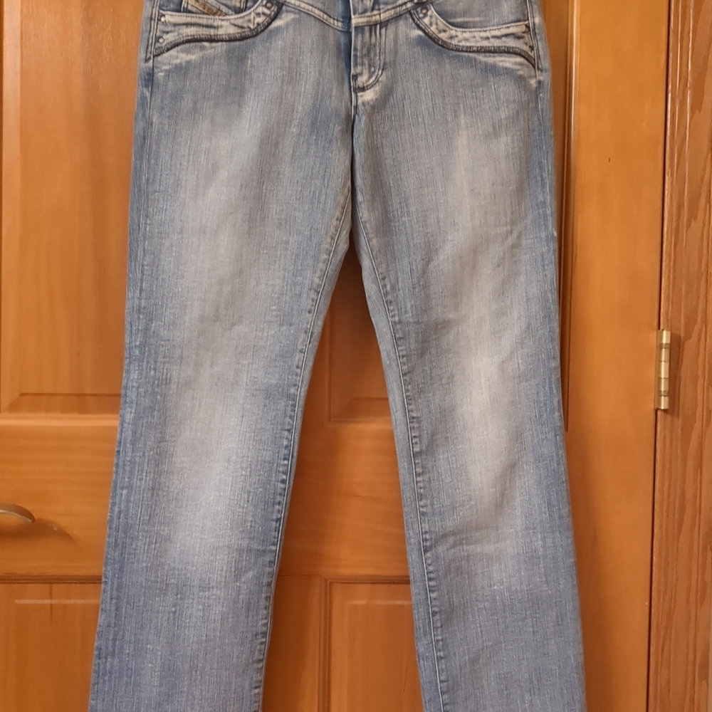 Women's Diesel Light Wash Blue Ronhalle Slim-Straight Leg Women's Jeans 30/32